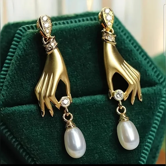 Elegant Gold and Pearl Drop Earrings - Picture 2 of 4